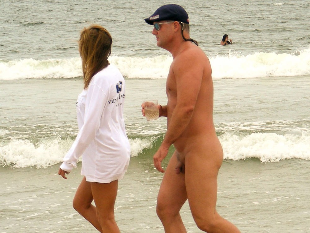одетые девушки голые парни на пляже фото ero photo fun