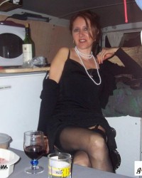 Пьяная самочка в потрясающей эротике