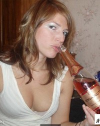 Пьяная девчуля в пошлой эротике