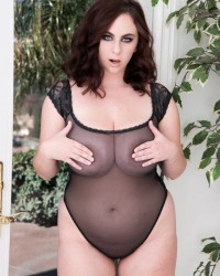 Эротика от телки в прозрачной одежде