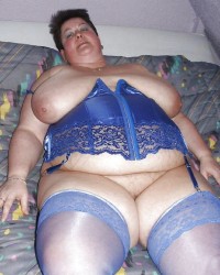 Голая жирная в трусах (59 фото)