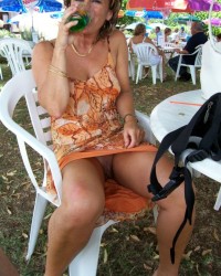 Случайные засветы жены в компании (53 фото)