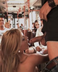 Лапают баб в автобусе (60 фото)
