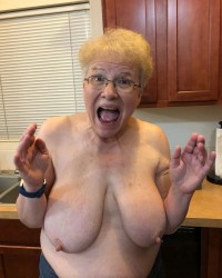 Голые титьки голые титьки у бабки (10 фото)