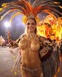 Голые танцовщицы на бразильском карнавале (51 фото)