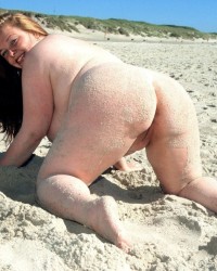 Пышки нудистки на пляже (54 фото)