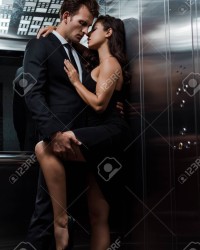 Секс с красивой девушкой в лифте (94 фото)