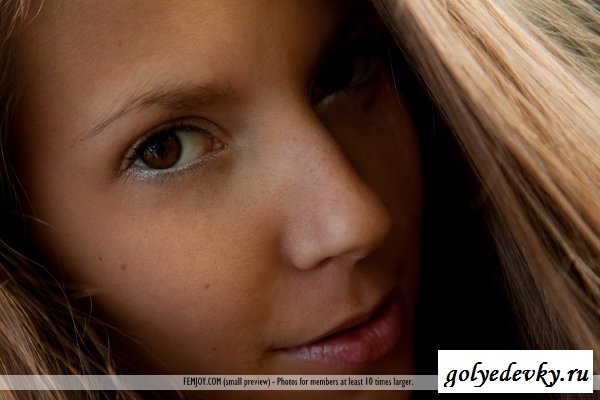 Голая телка в лесу