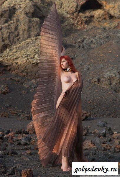 Рыжая девушка ангел