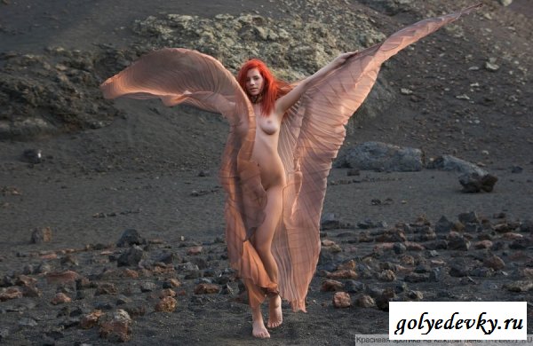 Рыжая девушка ангел