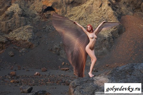 Рыжая девушка ангел