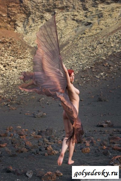 Рыжая девушка ангел