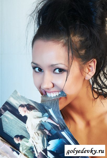 Тёлочка принимает ванну