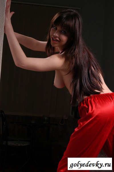 Украинская красотка в шароварах