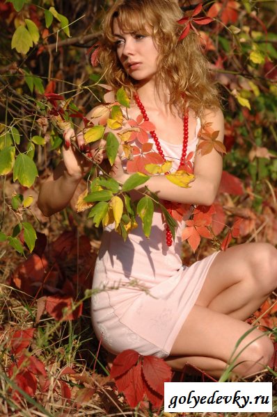 Регина позирует на природе