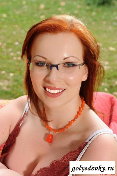Большие сиськи рыжей девки