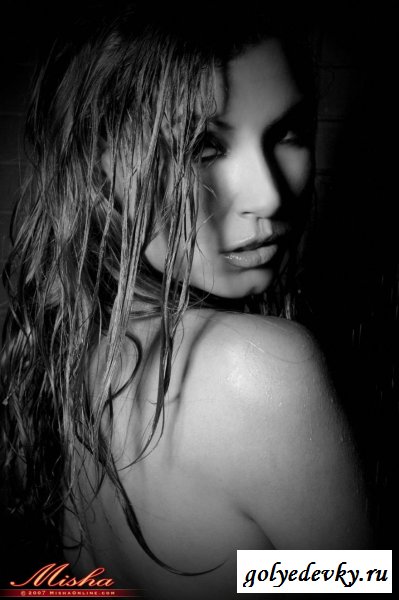 Черно-белые фото не испортят Ее красоты