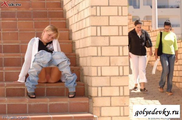 Коротко стриженая блондинка