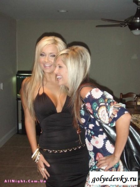 Подборка грудастых тёлок (10 фото)