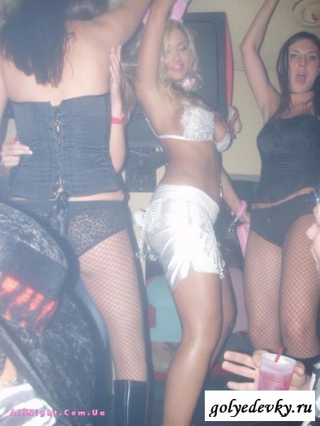 Подборка грудастых тёлок (10 фото)