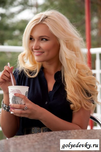 Разделась за мороженное