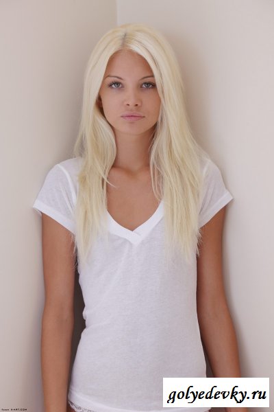 Яркая секси блонда
