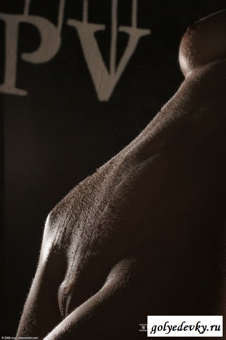 Юная красивая меломанка