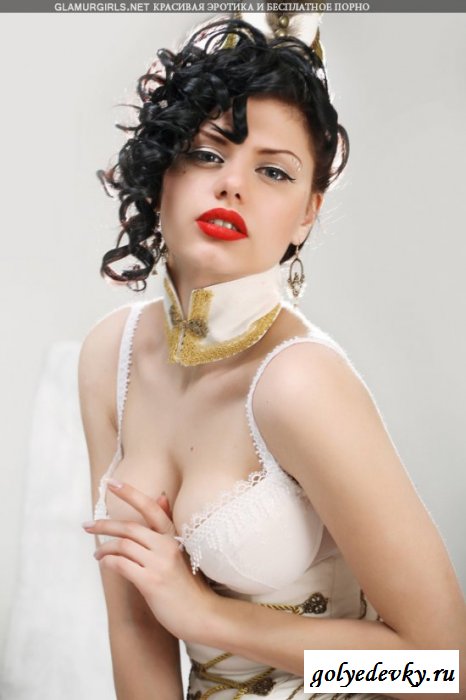 Красивая телочка в корсете