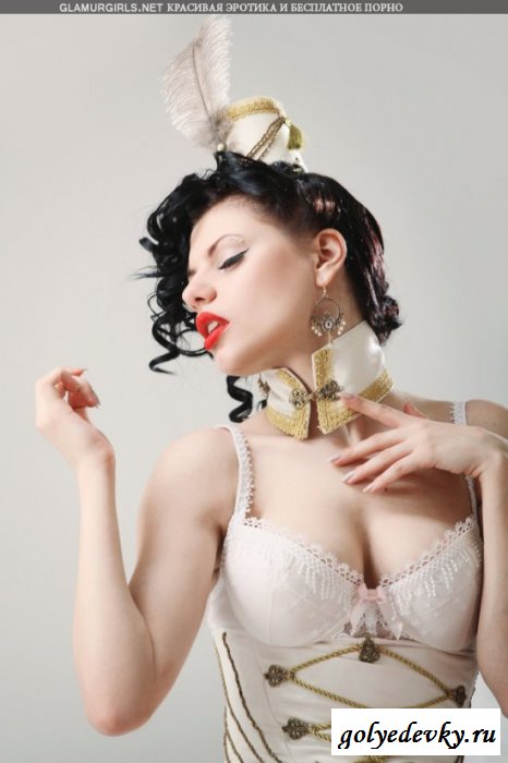 Красивая телочка в корсете