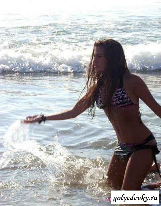 Симпатичные девушки на пляже (25 фотографий) Симпатичные девушки на пляже (25 фотографий)