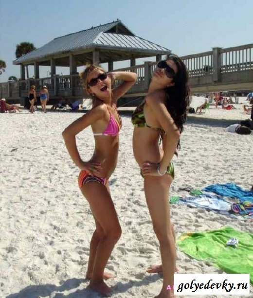 Симпатичные девушки на пляже (25 фотографий) Симпатичные девушки на пляже (25 фотографий)