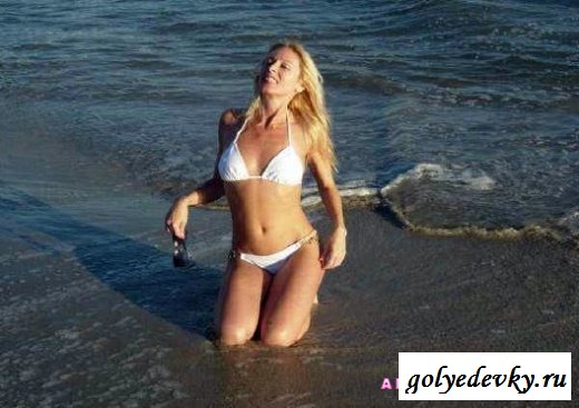 Симпатичные девушки на пляже (25 фотографий) Симпатичные девушки на пляже (25 фотографий)