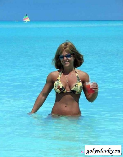 Симпатичные девушки на пляже (25 фотографий) Симпатичные девушки на пляже (25 фотографий)