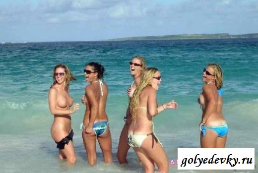 Симпатичные девушки на пляже (25 фотографий) Симпатичные девушки на пляже (25 фотографий)