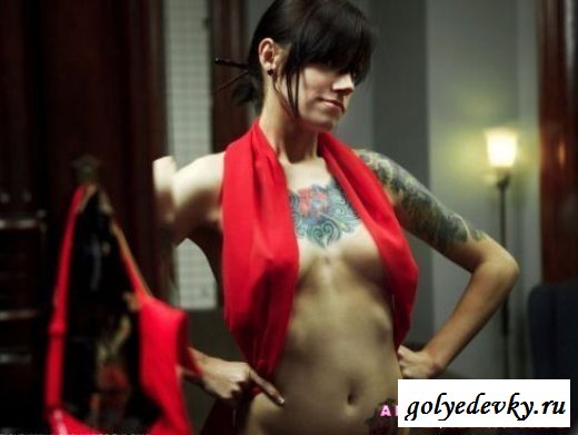 Девушки с татуировками (33 фотографии)