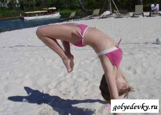 Возбуждающие пляжные девушки (30 фотографий)