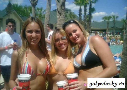 Возбуждающие пляжные девушки (30 фотографий)