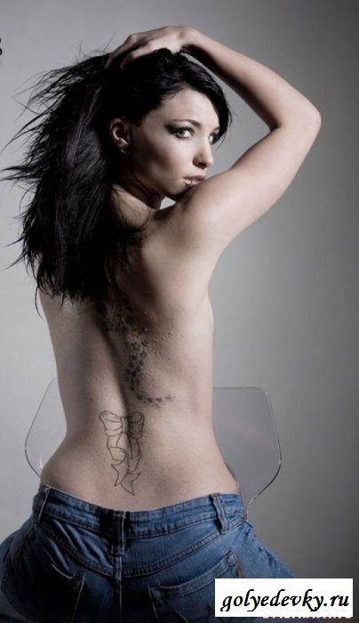 Девушки с татуировками (33 фотографии)