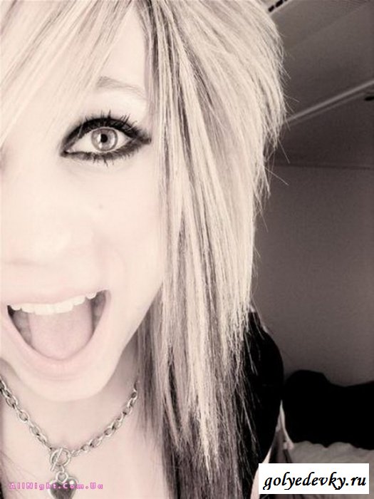 Двадцать шесть эмо девушек (26 фотографий) 