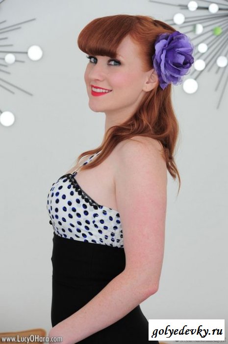 Рыженькая шлюха собирается на выпускной 