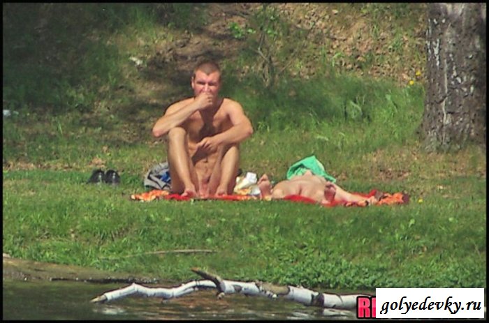 Сборище веселых нудистов уже раздетых