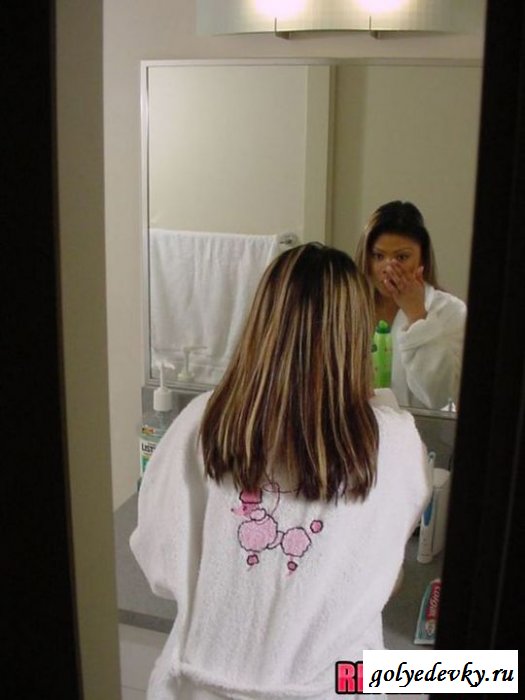 Обнаженная телочка в ванной комнате (9 фотографий)