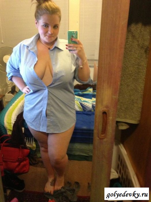 Голая сука с огромными грудями (8 фотографий)