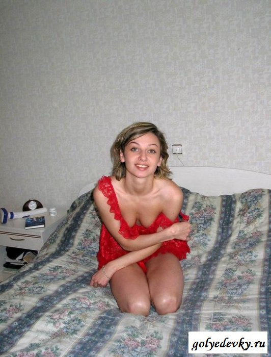 Раздетая россиянка показывает красоту своего тела (20 фотографий) 