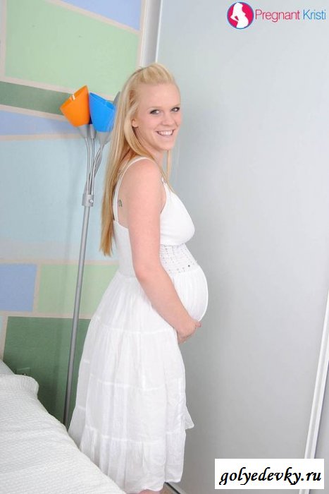 Голая беременная шалава оголяет свое тело (8 фотографий) 