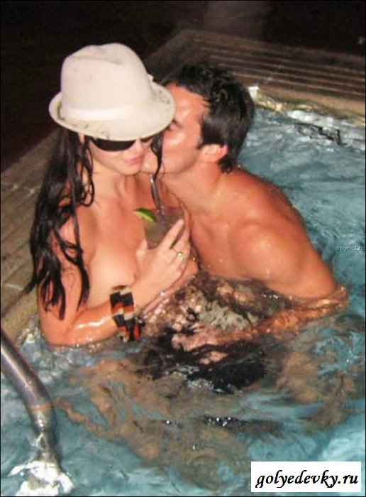 Засветы красивых раздетых девушек (14 фотографий) 