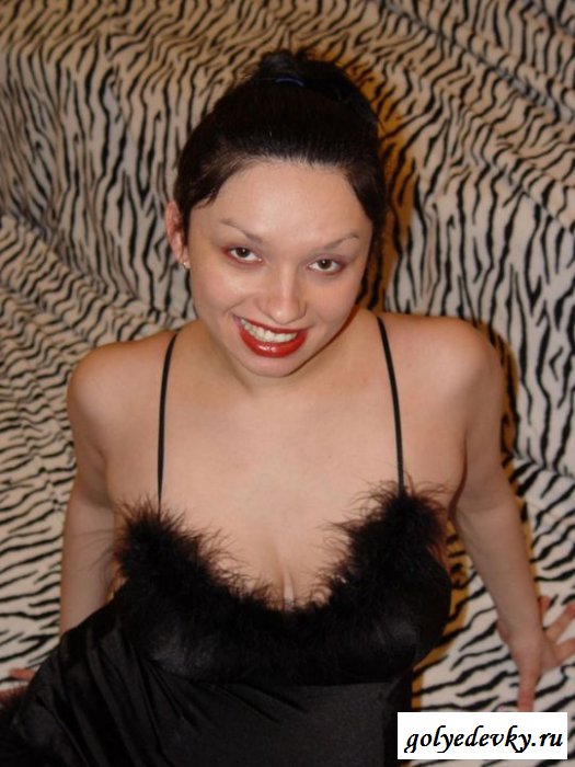 Раздетая беременная шалава трогает соски (8 фотографий)