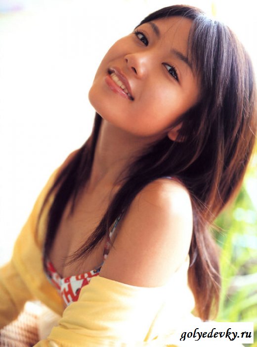 Азиаточка часто в эротичном белье отдыхает