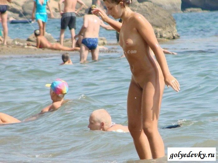 Подлые засветы голеньких женщин на отдыхе