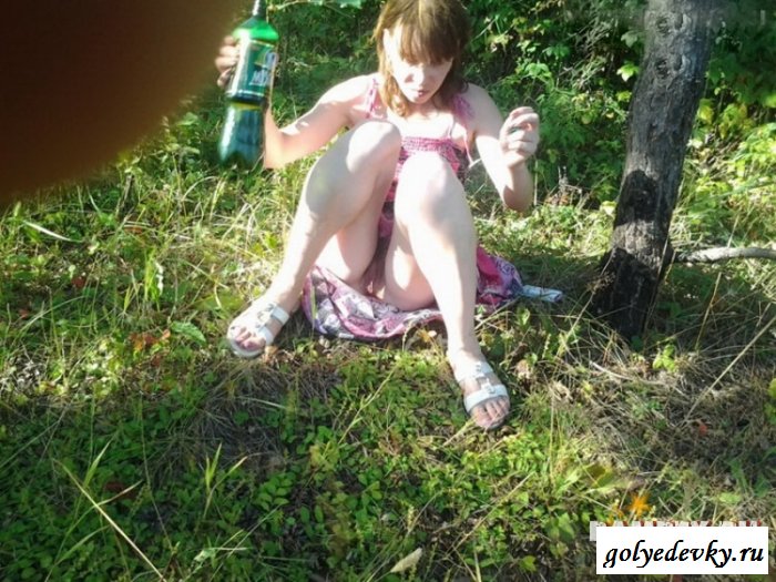 Любопытно смотрим в тайне на тёлочек